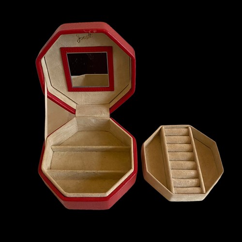 Jacob small red - small, hexagonal